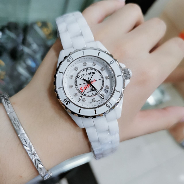 シャネル時計着用イメージ